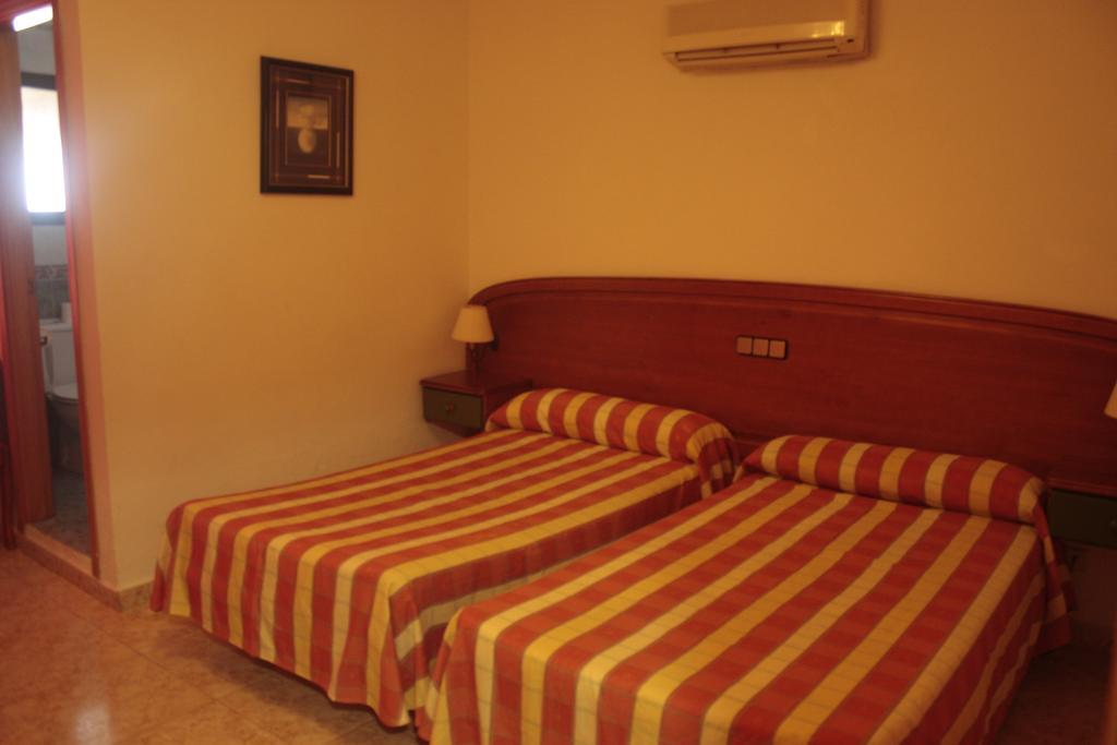 Twin Room with Shower,235565585:JPEG